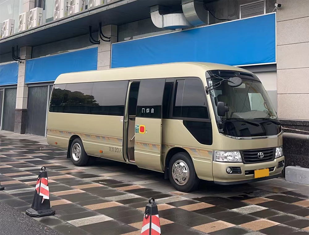 20座4.0豪华考斯特新车